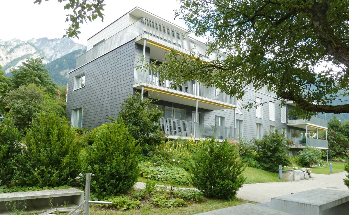 Cadonaustrasse 61, mit Gartensitzplatz und Feuerstelle